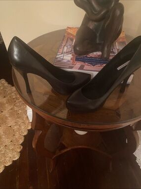 VERA WANG Black Pointed-Toe Stiletto Pumps